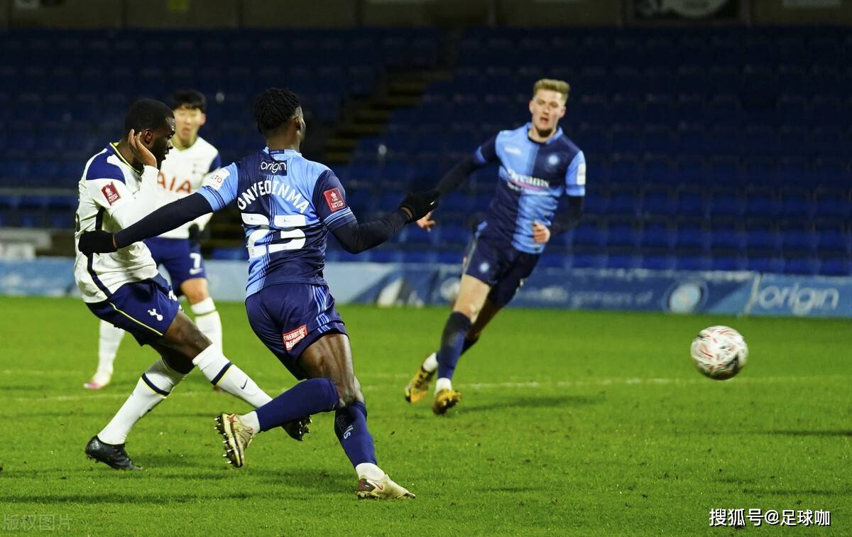 九游体育官网-托特纳姆发布备战花絮，窗口期门线救险，足总杯任务艰巨，更衣室氛围转暖