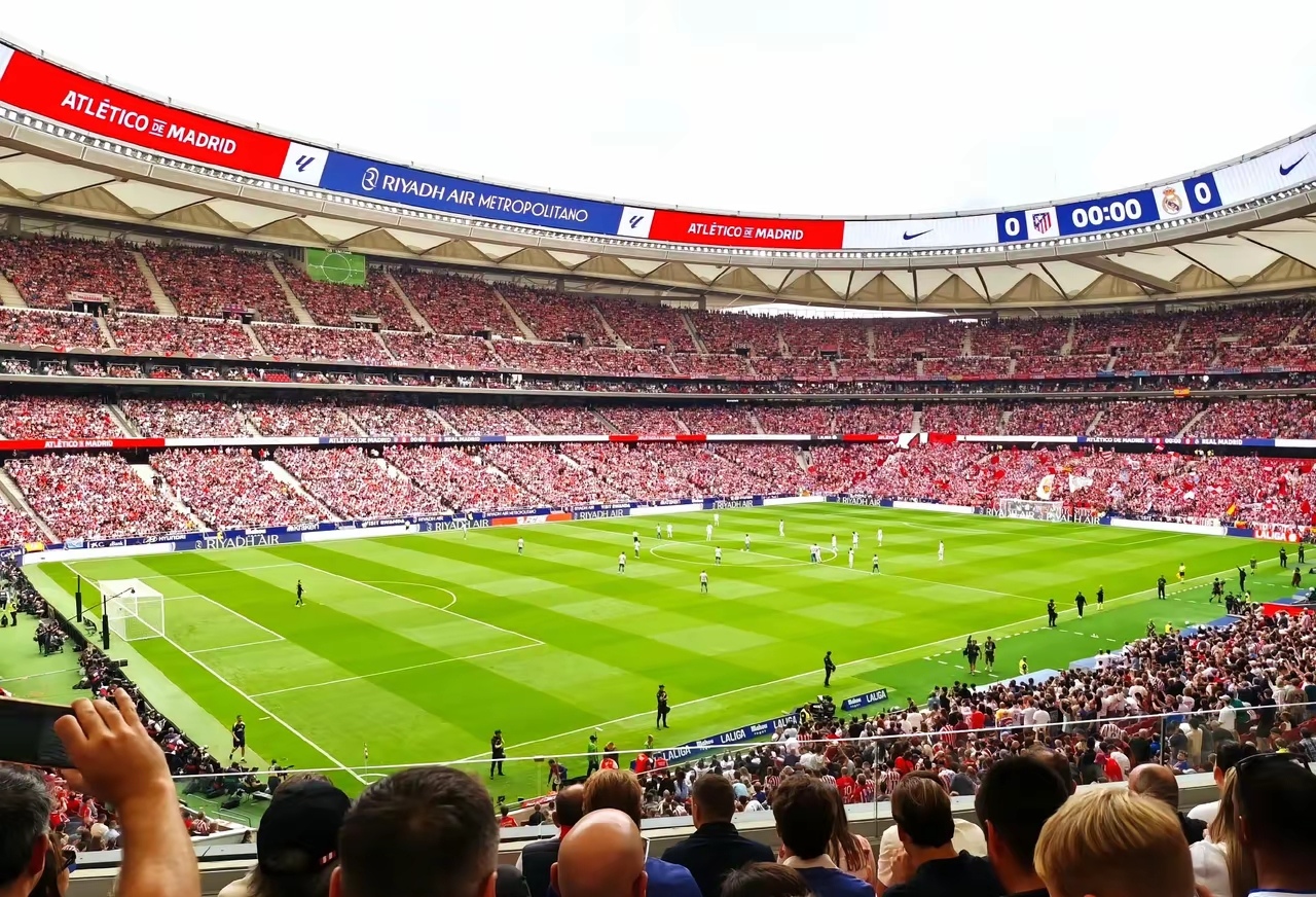 九游体育-武汉三镇围绕欧冠外线爆发波尔图围绕国王杯迎来里程碑，现场解说直呼：转会期勒沃库森备战欧冠